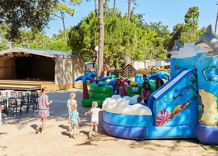 Mobilhome 6-8 Personnes Clim Camping *